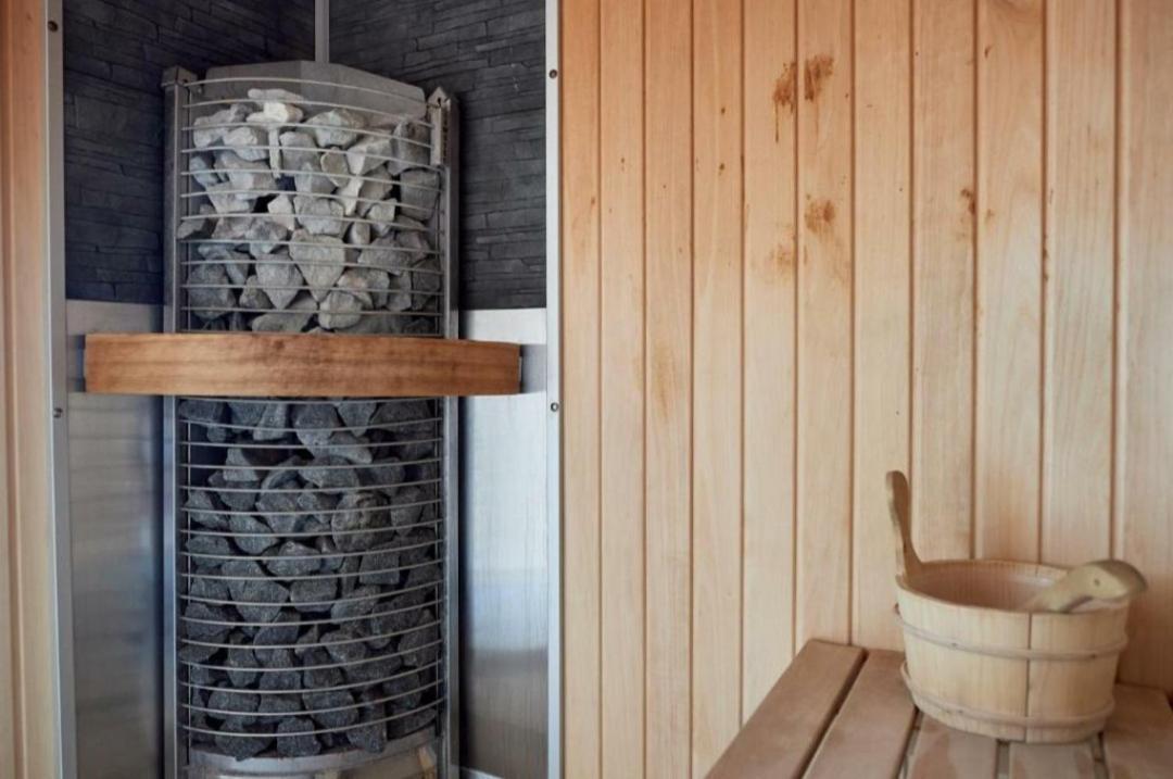 Alezzi Beach Vibe Family Studio With Spa Piscina Interioara Incalzita Sauna Jacuzzi Gym Неводарі Екстер'єр фото