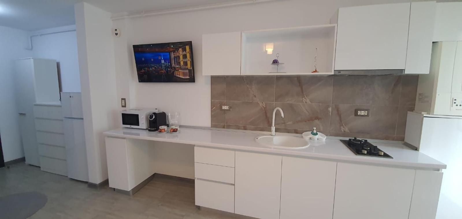 Alezzi Beach Vibe Family Studio With Spa Piscina Interioara Incalzita Sauna Jacuzzi Gym Неводарі Екстер'єр фото